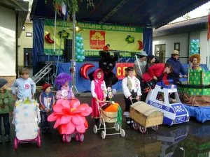 Парад детских колясок. Мокшино 2014 год