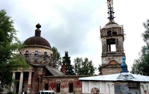 В праздник Святой Троицы в деревне Крутец воздвигли крест на куполе храма Троицы Животворящей image 5