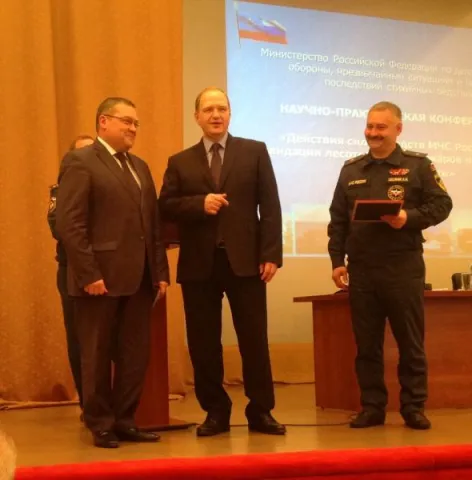 Вручение Лобановскому ОВ знака МЧС за заслуги 11-2014