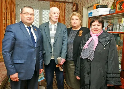 Первые лица района накануне Дня Победы посетили ветеранов. (Май 2015 год)