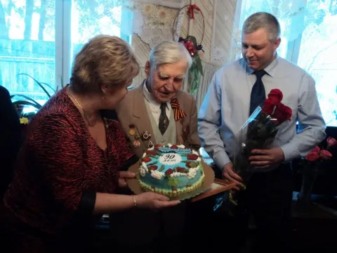 Ветерану ВОВ Дмитрию Новицкому из пос Козлово 90 лет (Февраль 2016)