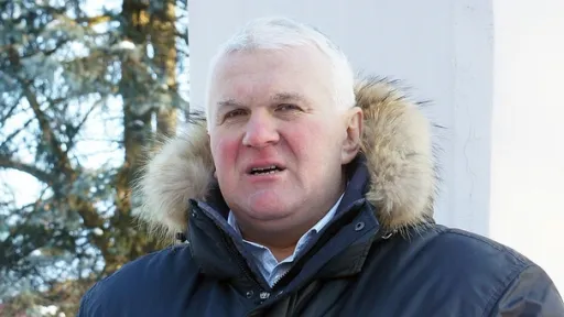 Фаянсовый завод. Митинг.