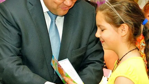 Лобановский Олег Владимирович поздравил именинников отдыхающих в Карачарово