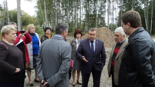 Совещание по строительству футбольного поля в поселке Редкино