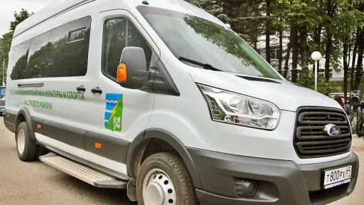 Состоялась торжественная передача нового автобуса районным молодежным организациям. Май 2016 год.