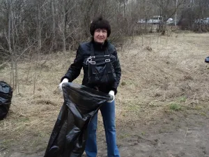 Сотрудники администрации вышли на субботник 30 апреля 2013г.