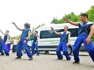 Состоялась торжественная передача нового автобуса районным молодежным организациям. Май 2016 год.