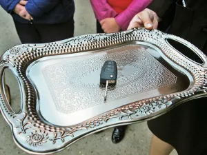 Состоялась торжественная передача нового автобуса районным молодежным организациям. Май 2016 год.