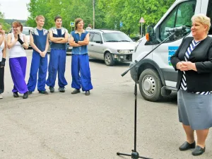 Состоялась торжественная передача нового автобуса районным молодежным организациям. Май 2016 год.