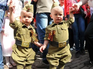 День Победы. Шествие. Митинг в Комсомольском сквере. 9 Мая 2015 года.