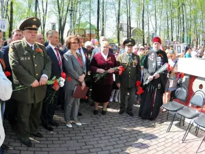 День Победы. Шествие. Митинг в Комсомольском сквере. 9 Мая 2015 года.