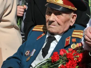 День Победы. Шествие. Митинг в Комсомольском сквере. 9 Мая 2015 года.