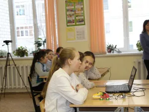 Школьники и роботы. Выездной мастер-класс мобильной лаборатории 3D-технологий и робототехники. 2018