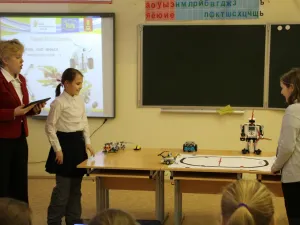 Школьники и роботы. Выездной мастер-класс мобильной лаборатории 3D-технологий и робототехники. 2018